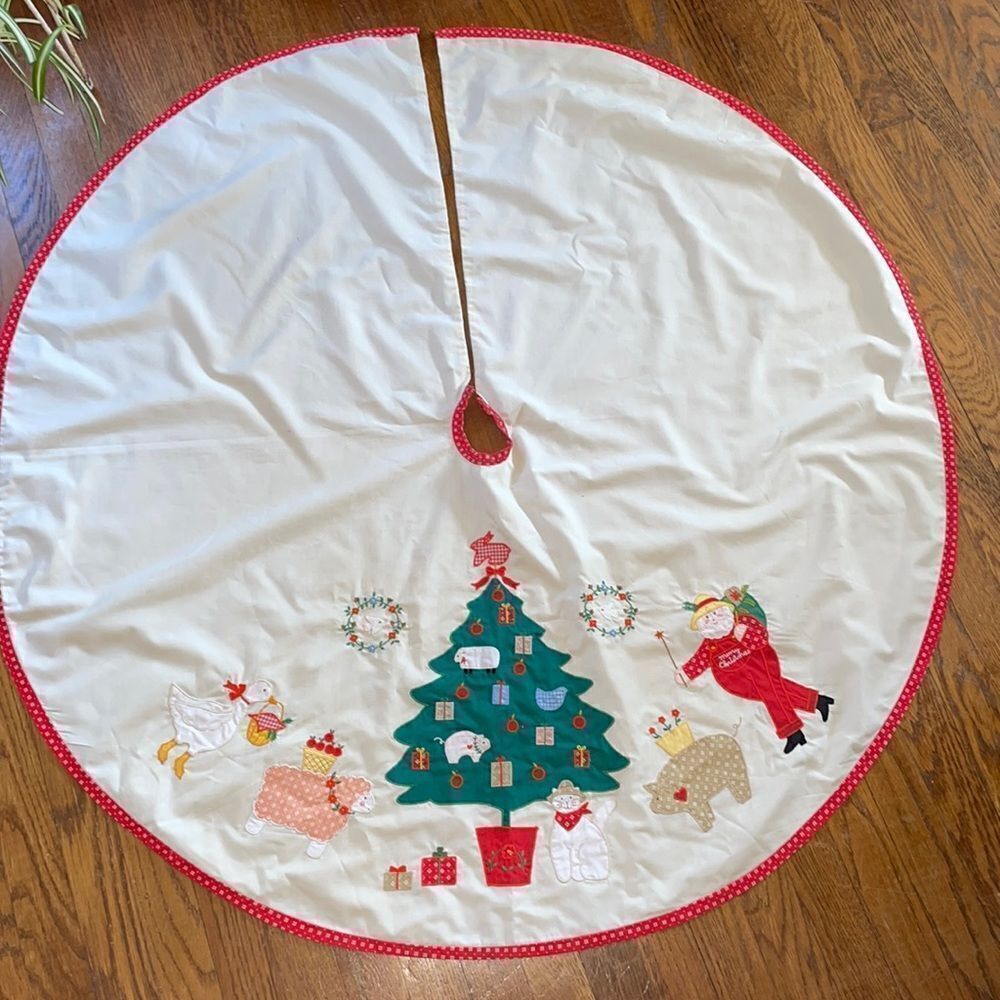 Vtg House of Hatten‎ Embroidered Santa as a farmer Christmas tree skirt